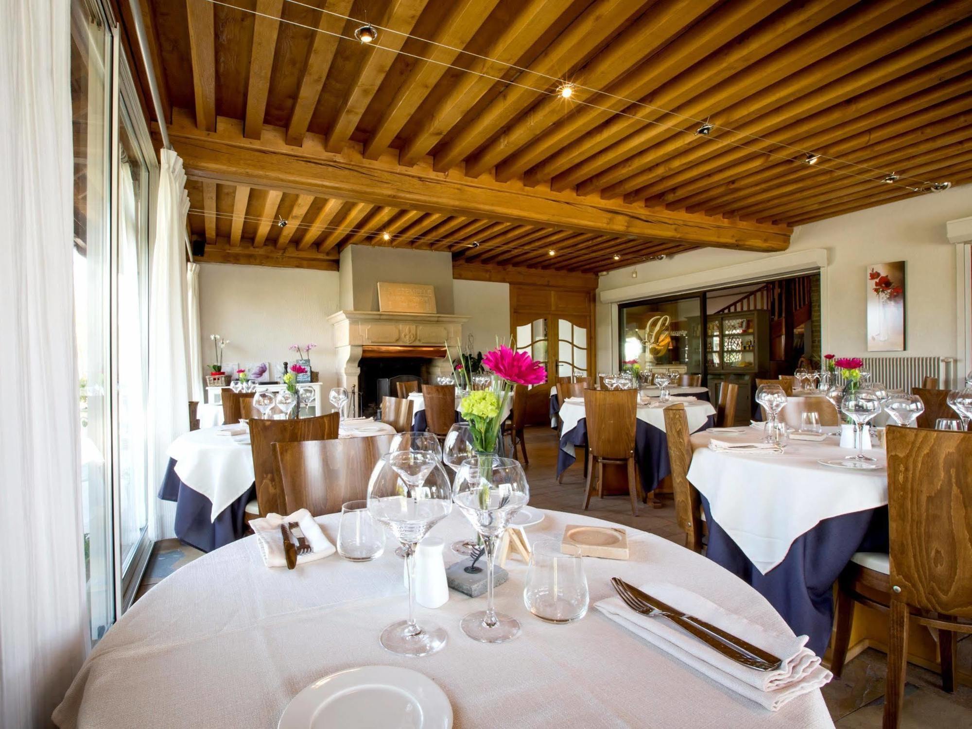 Hotel-Restaurant "La Gremelle" Ladoix-Serrigny Екстериор снимка